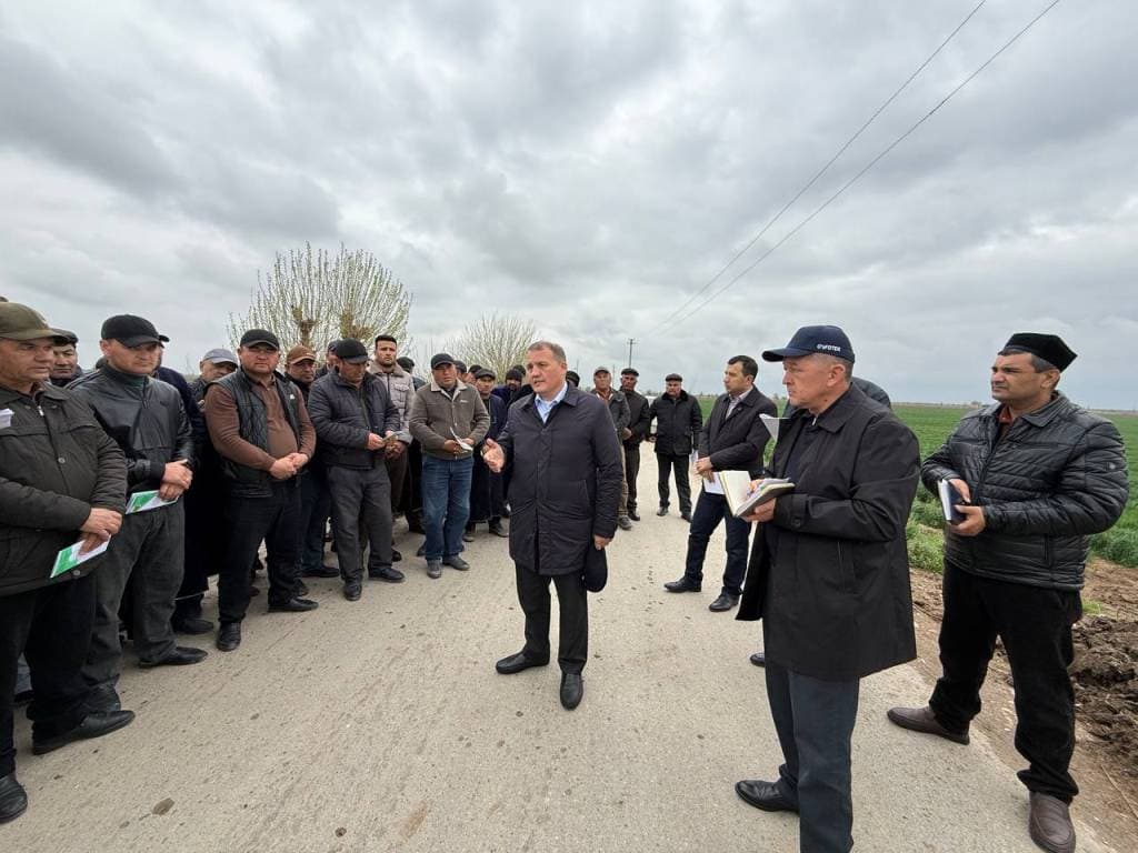 Қашқадарёлик фермерлар далаларни электр насослар ёрдамида суғормоқда